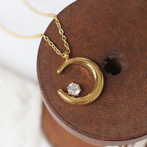 NEW 18K Gold Plated Diamond Crescent Moon Necklace